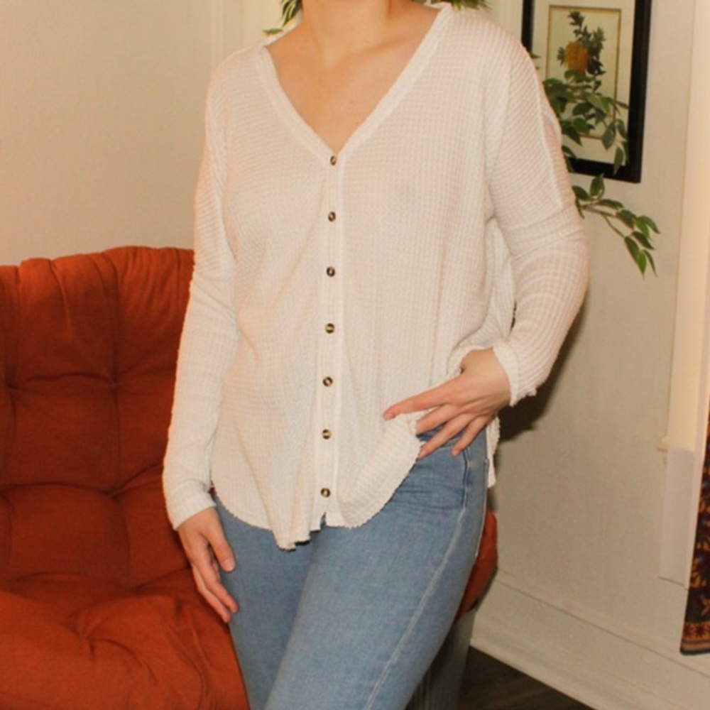 URBAN OUTFITTERS WHITE BUTTON UP THERMAL